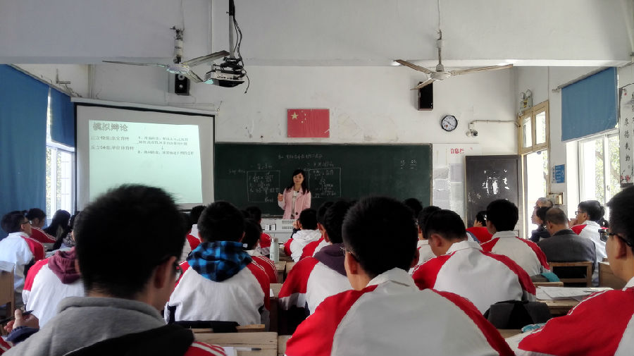 让课堂成为学生思辩的赛场苏宏鑫名师工作室第4次活动纪实